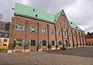 The Kronhuset (Crown House) is the oldest
building in Gothenburg. It was built in 1642-54 and was used to shelter ammunition and supplies. Today the
Kronhuset is used as a concert hall.
