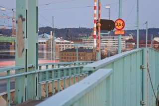 The walking path across the Gotaalvbron bridge.